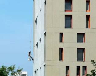 מה כדאי לבדוק לפני רכישת דירה בבניין חדש – המדריך המלא לקונה הישראלי